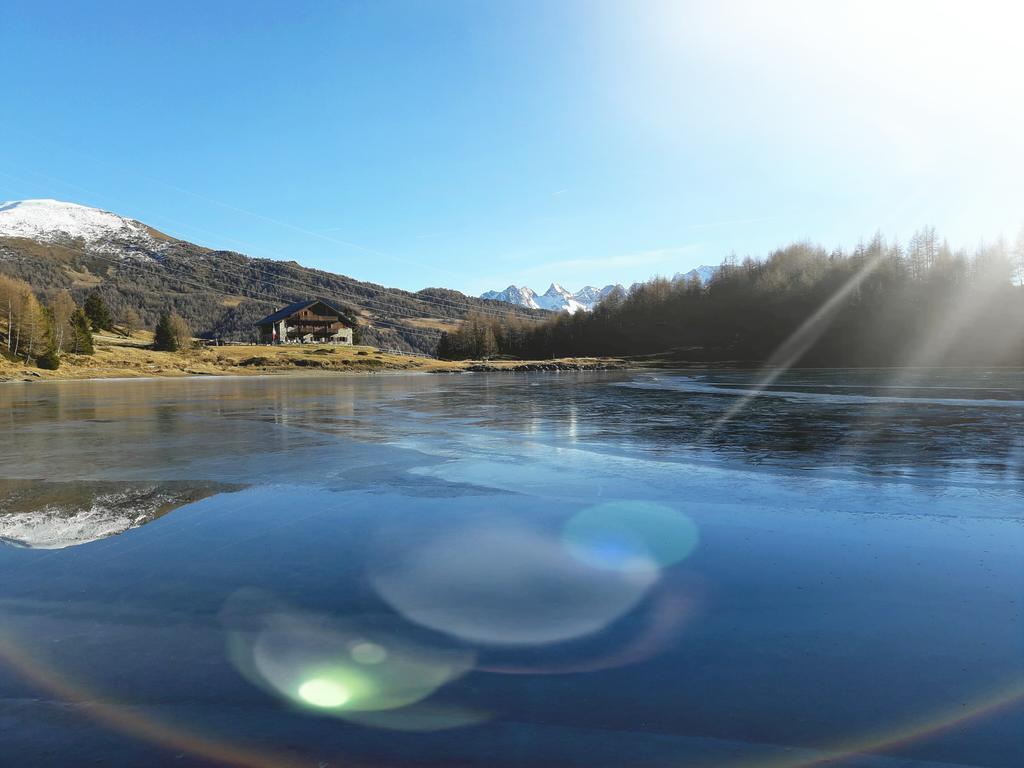 Rifugio Al Lago Del Mortirolo In Inverno Raggiungibile Solo A Piedi Monno Buitenkant foto