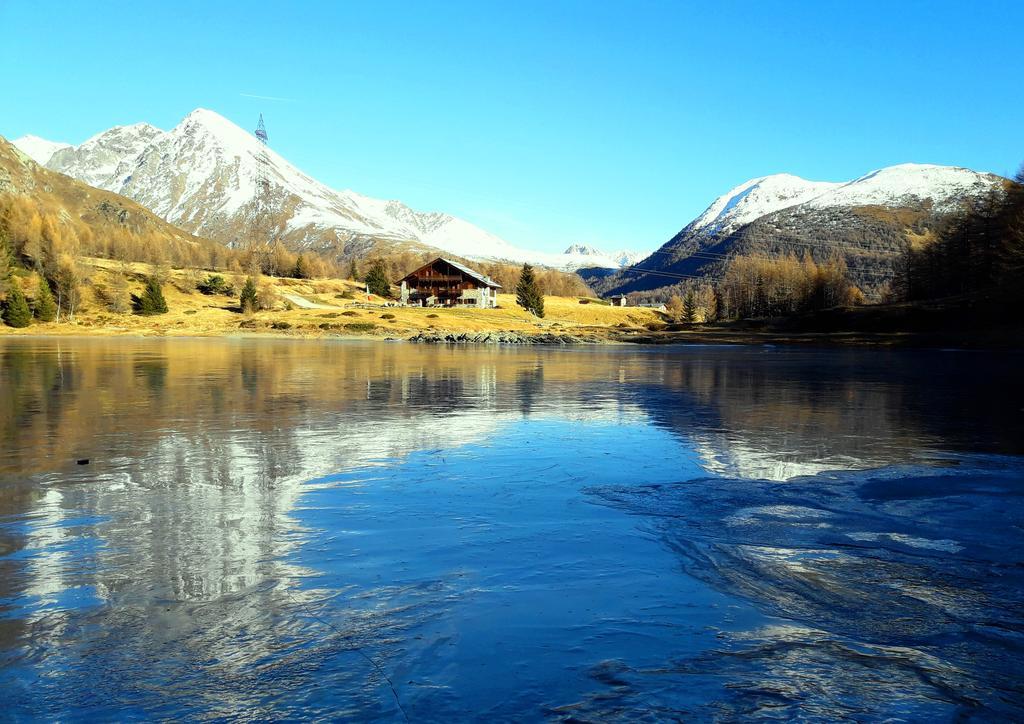 Rifugio Al Lago Del Mortirolo In Inverno Raggiungibile Solo A Piedi Monno Buitenkant foto