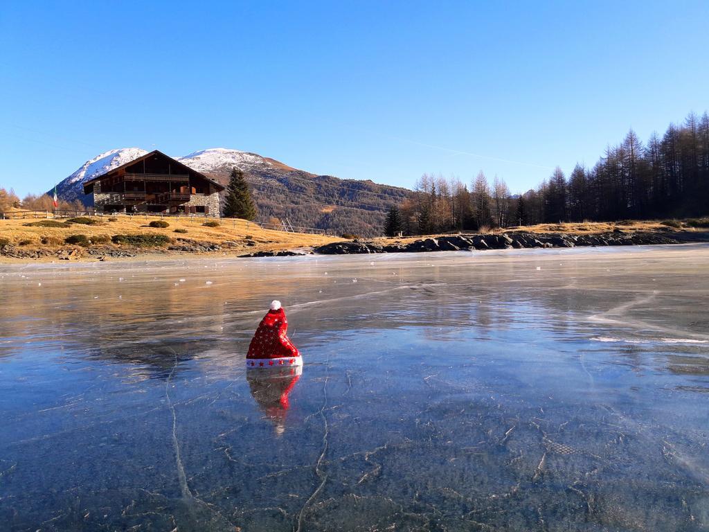 Rifugio Al Lago Del Mortirolo In Inverno Raggiungibile Solo A Piedi Monno Buitenkant foto