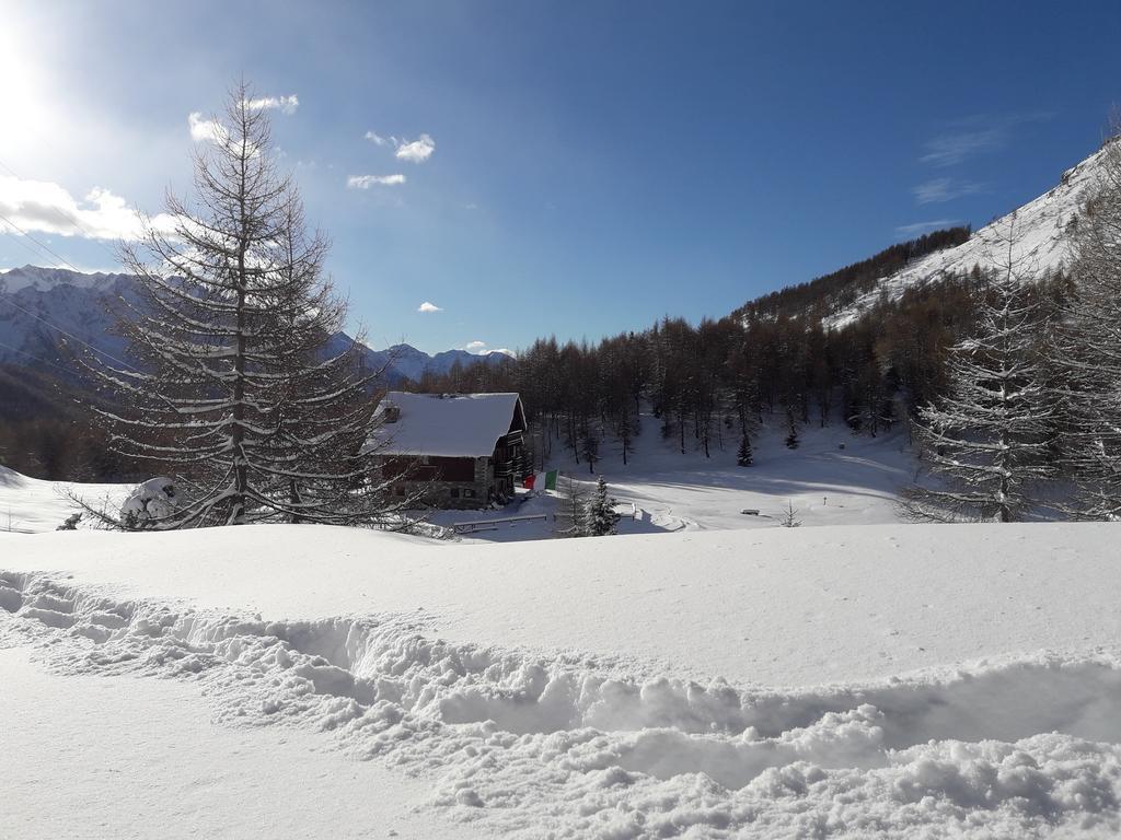 Rifugio Al Lago Del Mortirolo In Inverno Raggiungibile Solo A Piedi Monno Buitenkant foto