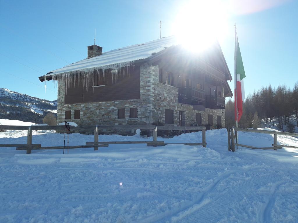 Rifugio Al Lago Del Mortirolo In Inverno Raggiungibile Solo A Piedi Monno Buitenkant foto