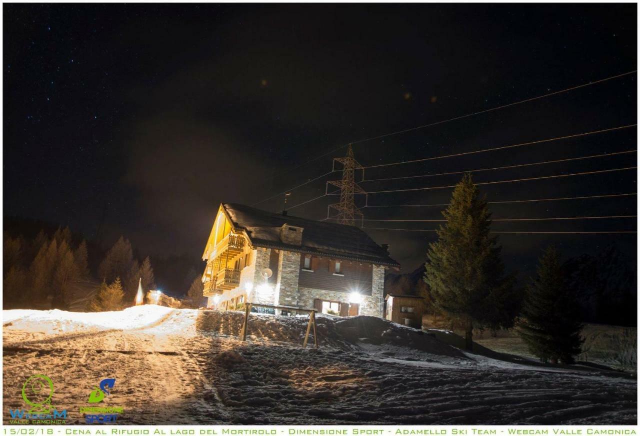 Rifugio Al Lago Del Mortirolo In Inverno Raggiungibile Solo A Piedi Monno Buitenkant foto