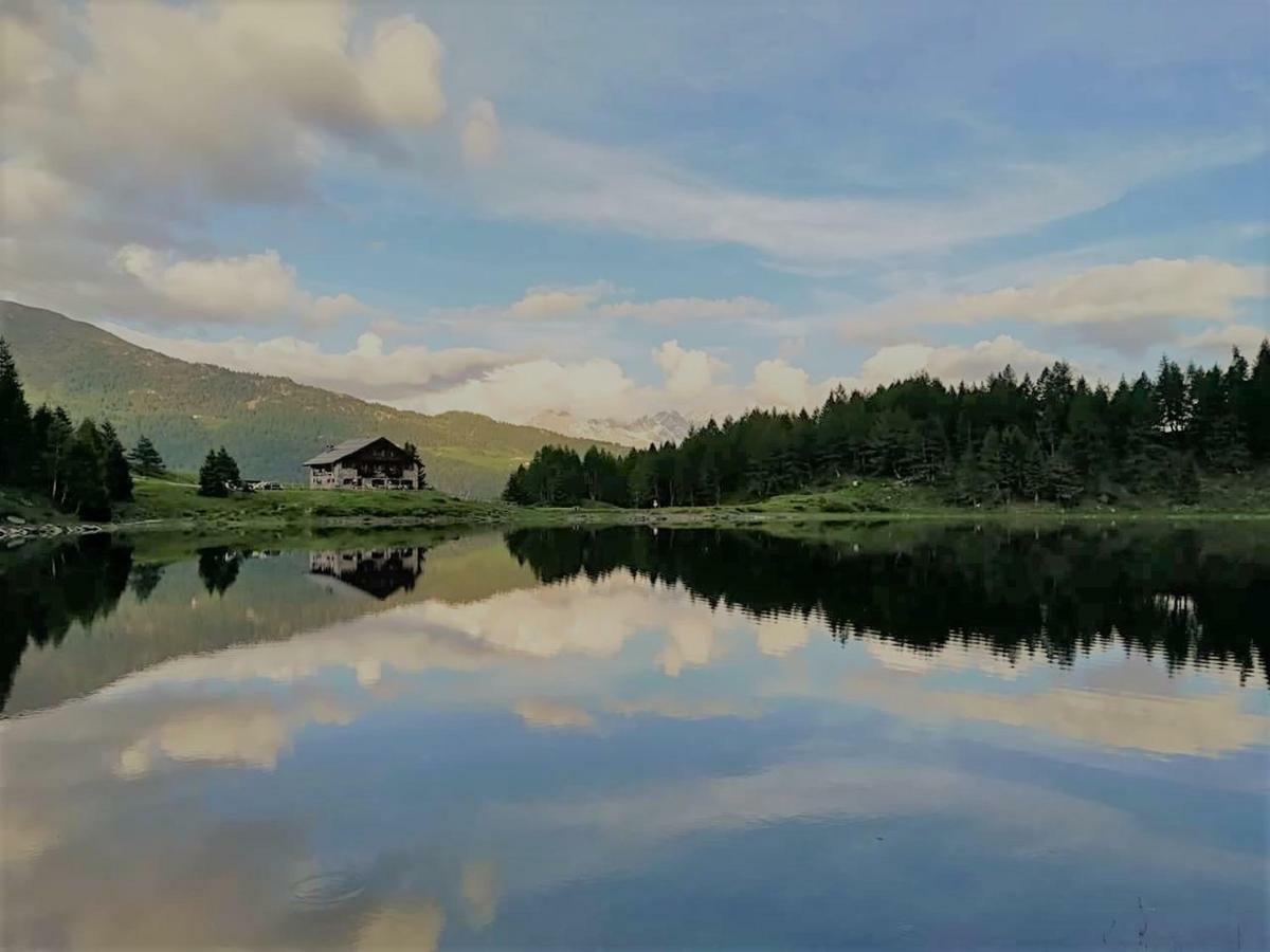 Rifugio Al Lago Del Mortirolo In Inverno Raggiungibile Solo A Piedi Monno Buitenkant foto