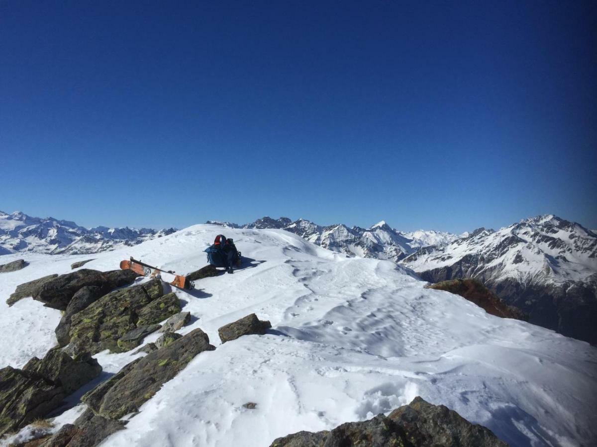 Rifugio Al Lago Del Mortirolo In Inverno Raggiungibile Solo A Piedi Monno Buitenkant foto