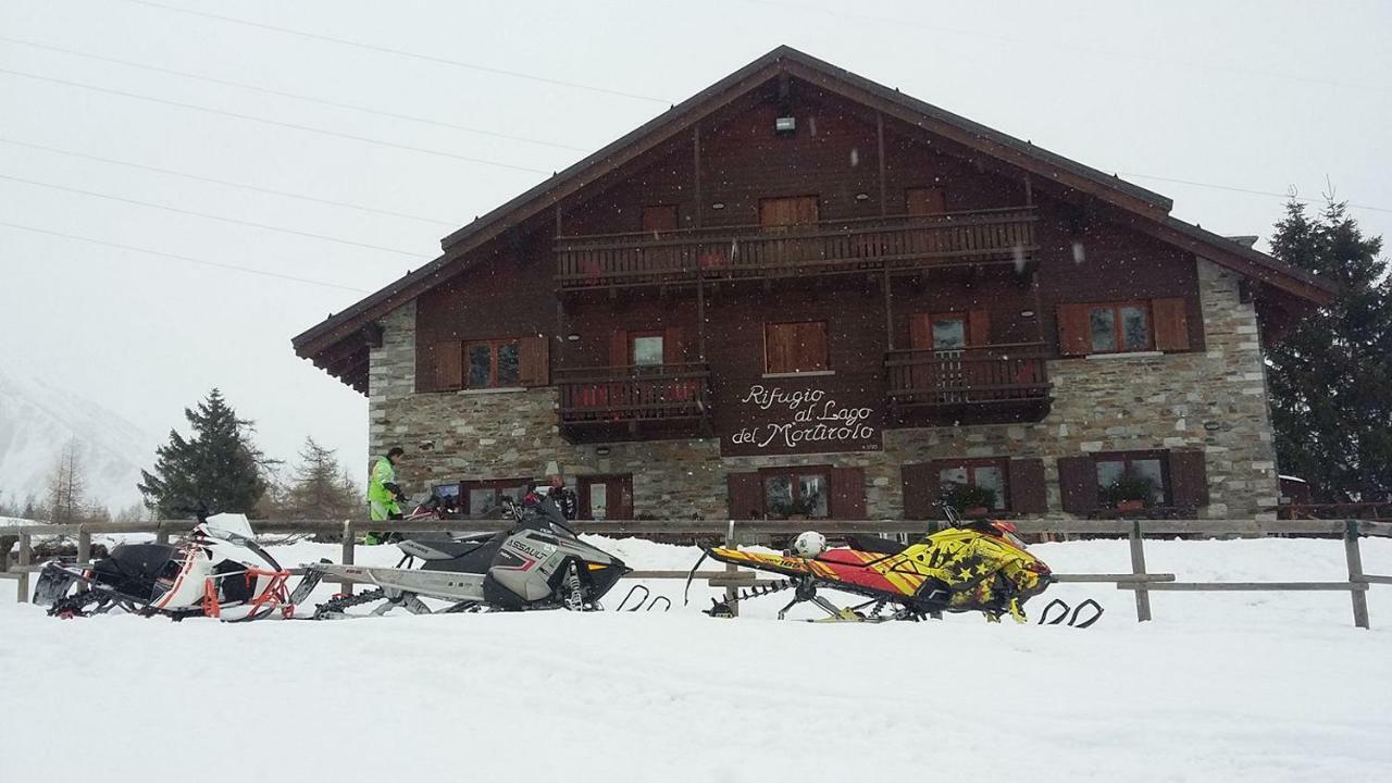 Rifugio Al Lago Del Mortirolo In Inverno Raggiungibile Solo A Piedi Monno Buitenkant foto