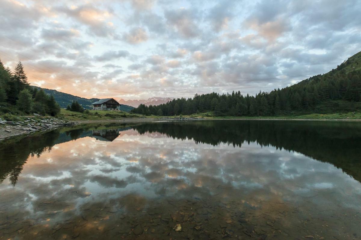 Rifugio Al Lago Del Mortirolo In Inverno Raggiungibile Solo A Piedi Monno Buitenkant foto